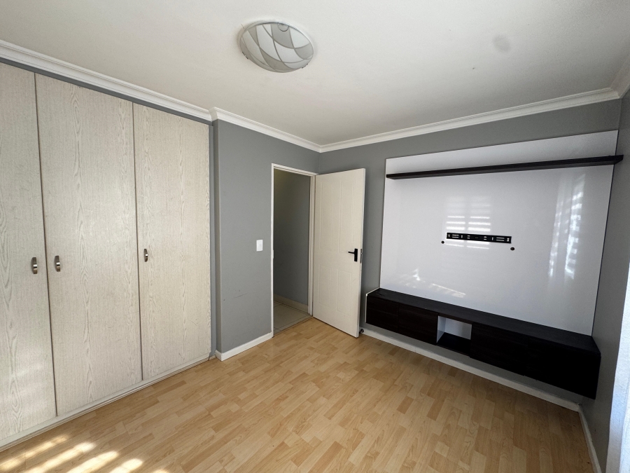 To Let 3 Bedroom Property for Rent in Royal Ascot Western Cape